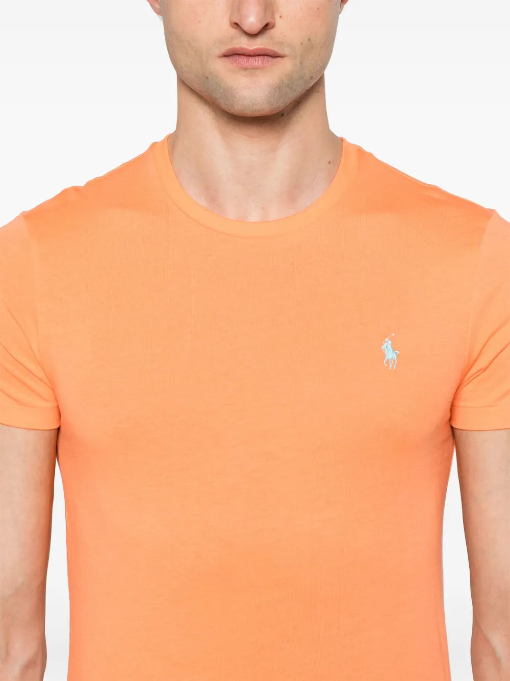 camiseta de algodão com gola redonda