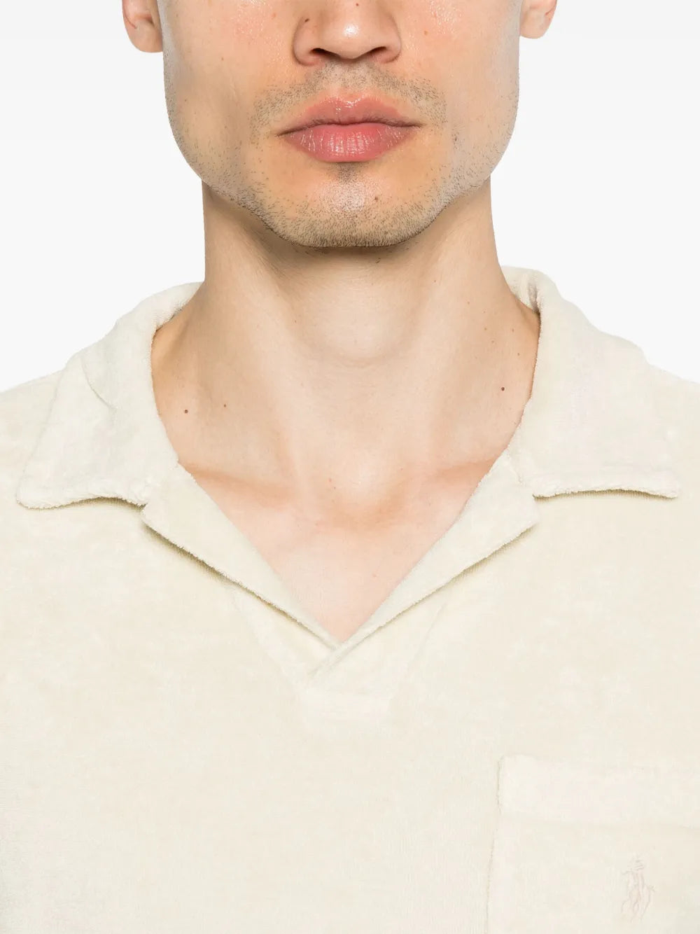 camiseta com gola estilo johnny