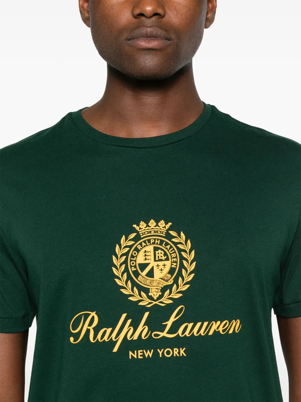 camiseta bordada com brasão