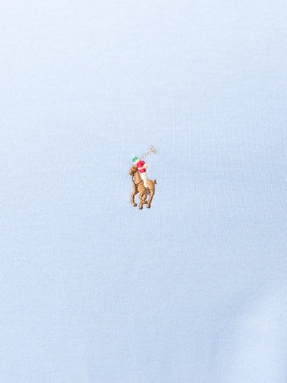 camiseta com logotipo bordado