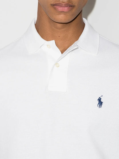 camisa polo com logotipo bordado