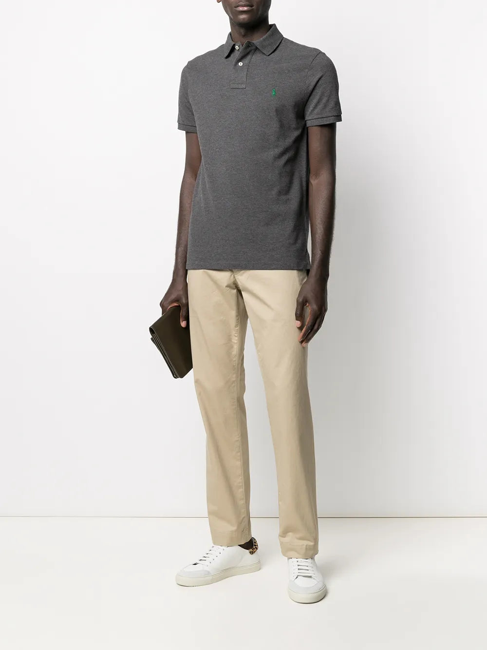 camisa polo de manga curta com patch de logotipo