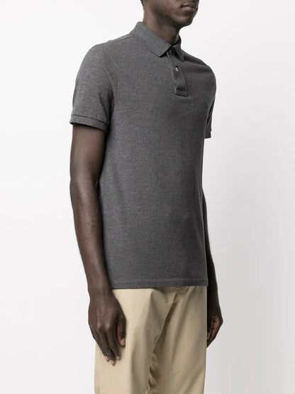 camisa polo de manga curta com patch de logotipo