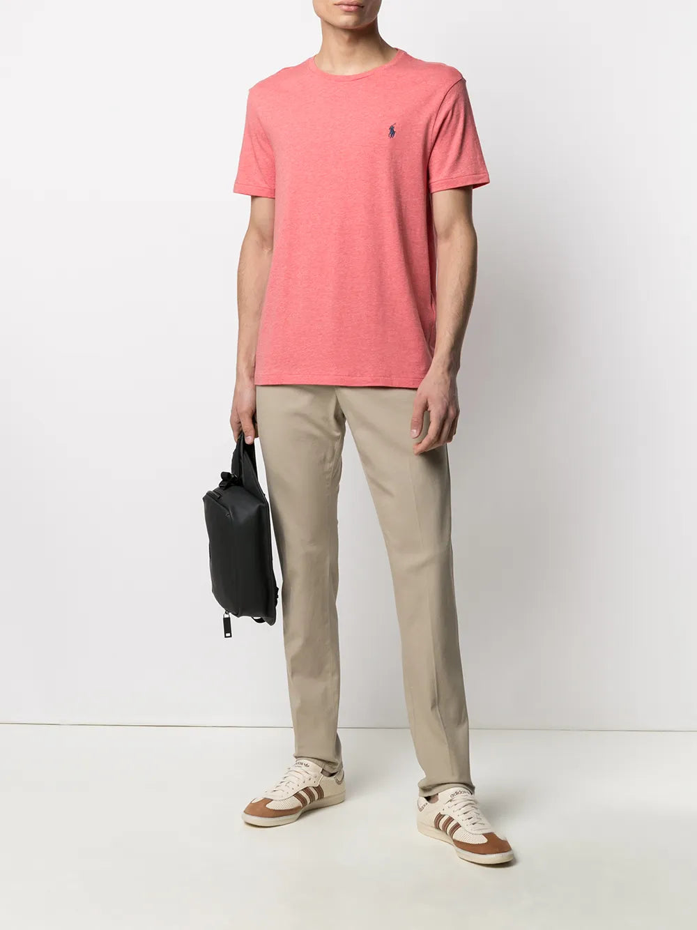 camiseta de algodão com logotipo bordado