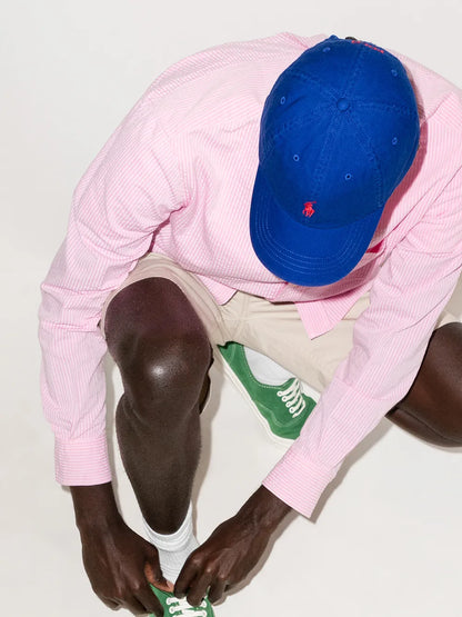 Boné clássico com logotipo bordado