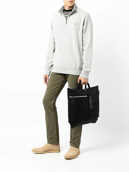 moletom com logotipo bordado