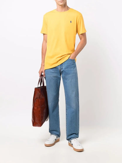 camiseta de manga curta com logotipo bordado