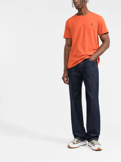 camiseta de manga curta com logotipo bordado