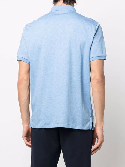 camisa polo com logotipo bordado