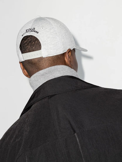 boné de beisebol com logotipo bordado