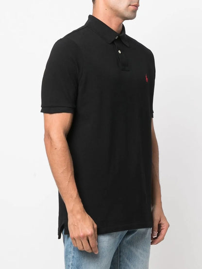 camisa polo com detalhe de logotipo bordado