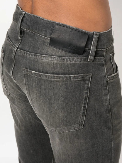 jeans de cintura baixa e corte slim