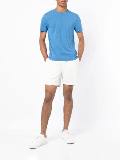 camiseta com logotipo bordado