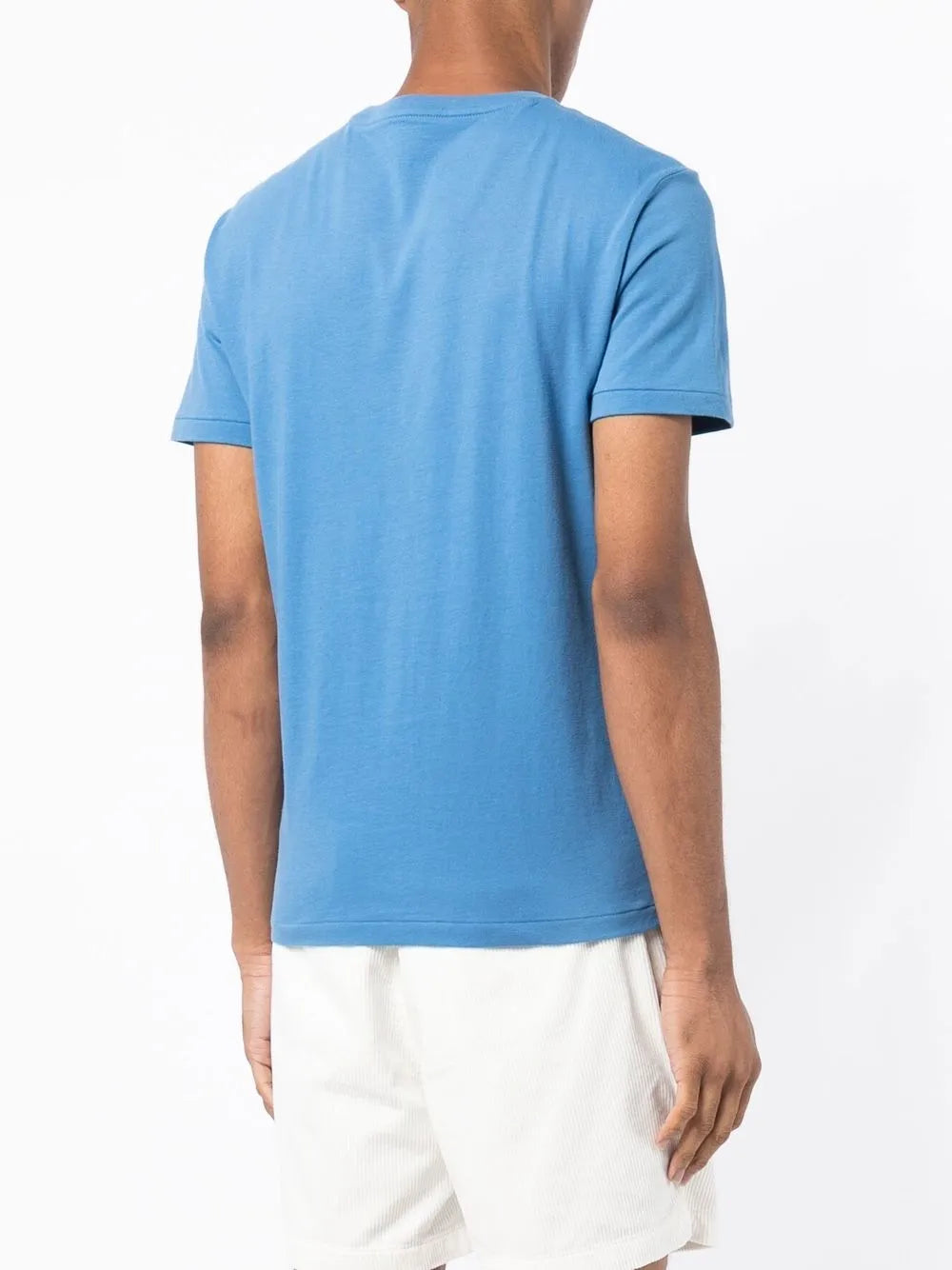 camiseta com logotipo bordado