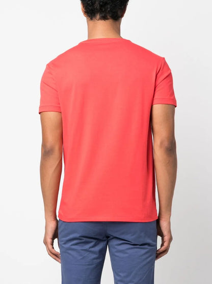 camiseta de manga curta com detalhe de logotipo