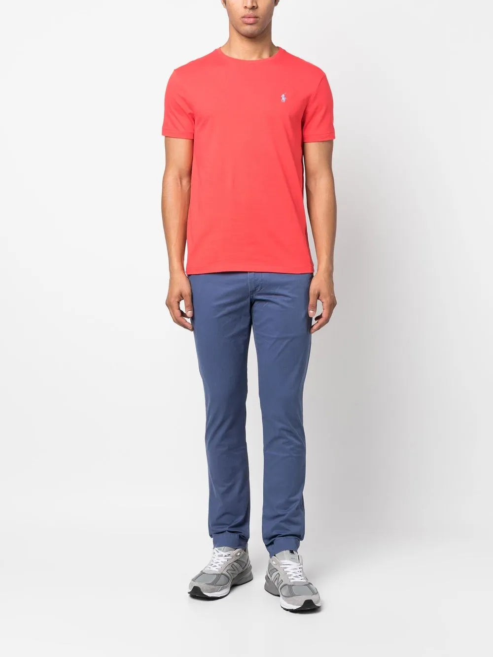 camiseta de manga curta com detalhe de logotipo