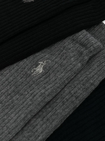 pacote com três meias com logotipo bordado