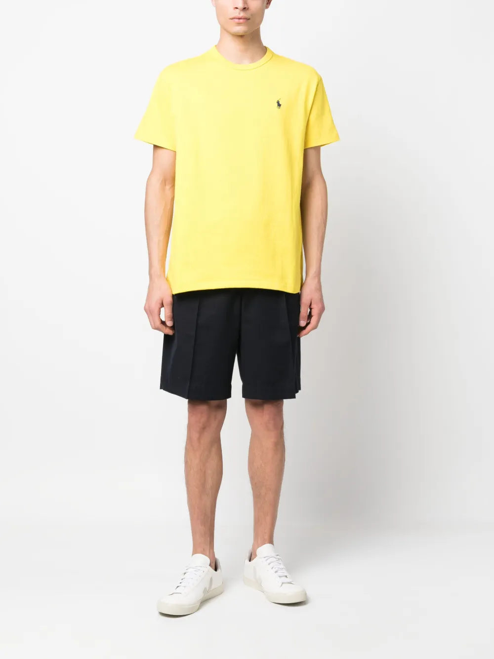 camiseta de algodão com logotipo bordado