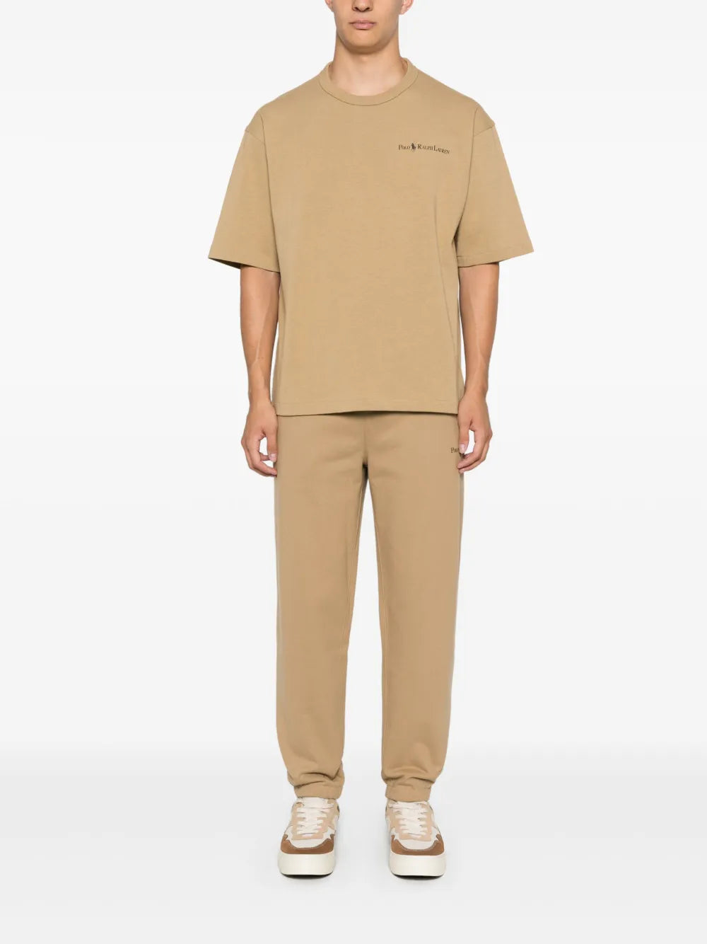 camiseta com estampa de logotipo