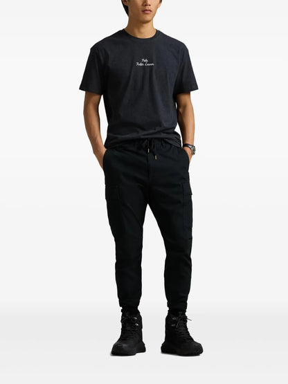 camiseta com estampa de logotipo