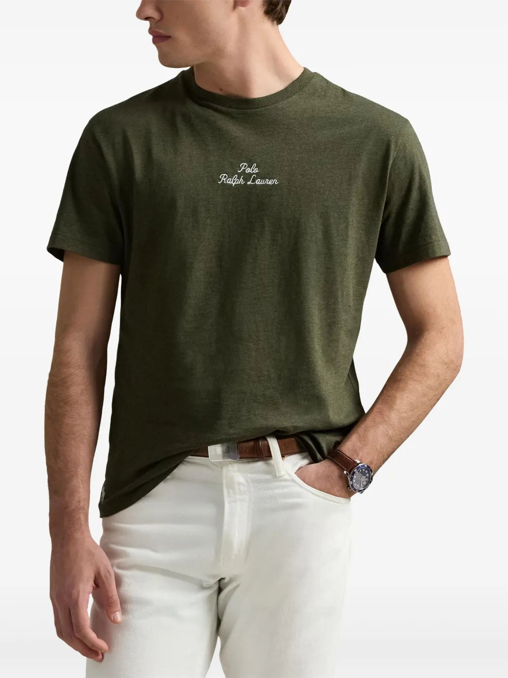 camiseta com logotipo bordado