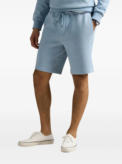 shorts com logotipo bordado