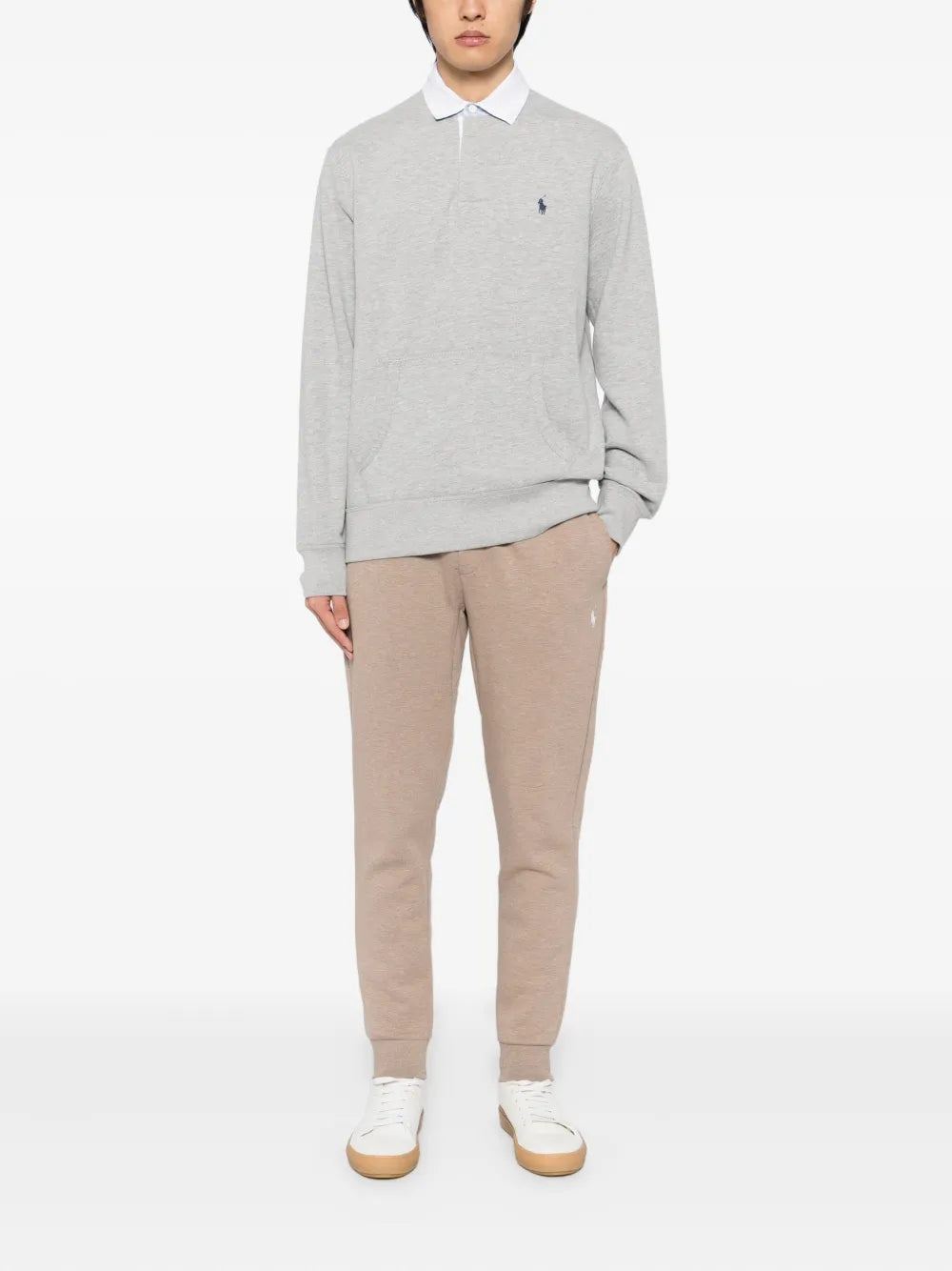 calças com logotipo bordado