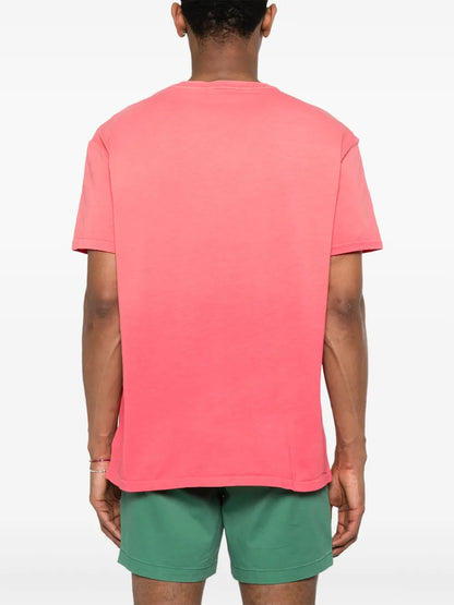 camiseta com estampa de logotipo