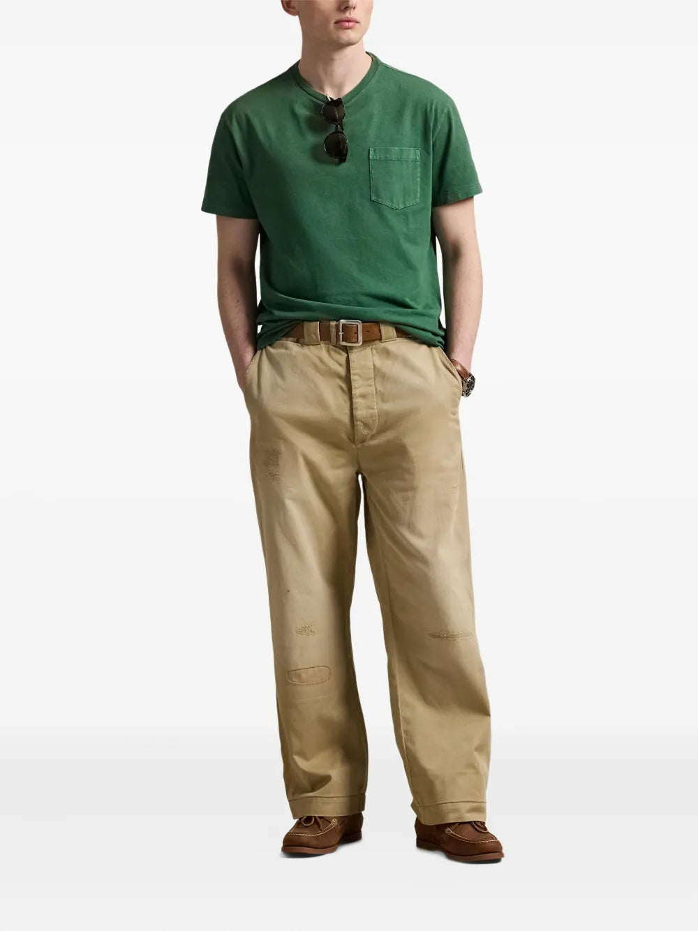 camiseta de gola redonda com detalhe de bolso