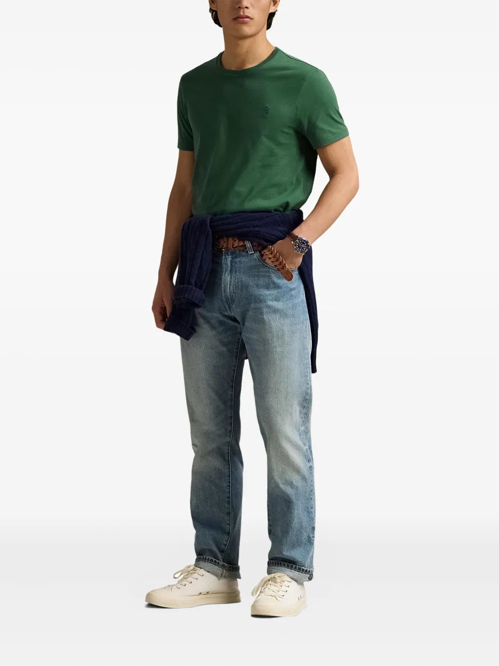 camiseta bordada com gola redonda