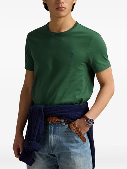 camiseta bordada com gola redonda